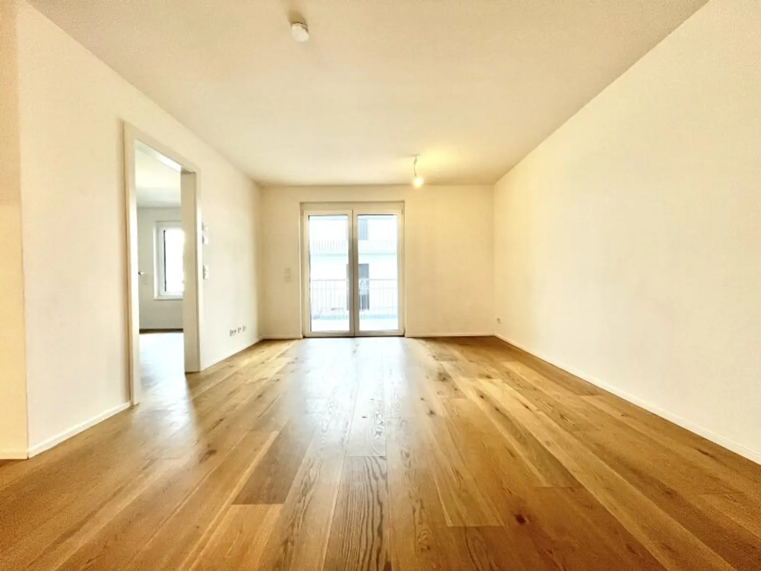 *WARMMIETE - Goldener Hirsch – Stilvolle 3-Zimmer-Wohnung mit Balkon in der Ziedlergasse, 23. Bezirk*