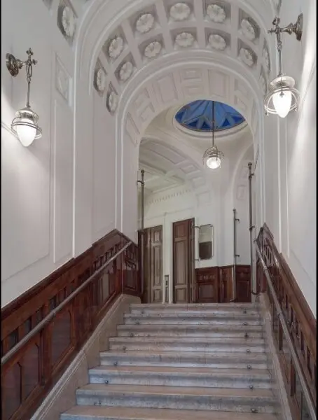 Modernes Büro im Stilaltbau direkt beim Schwarzenbergplatz/Karlsplatz ZU VERMIETEN