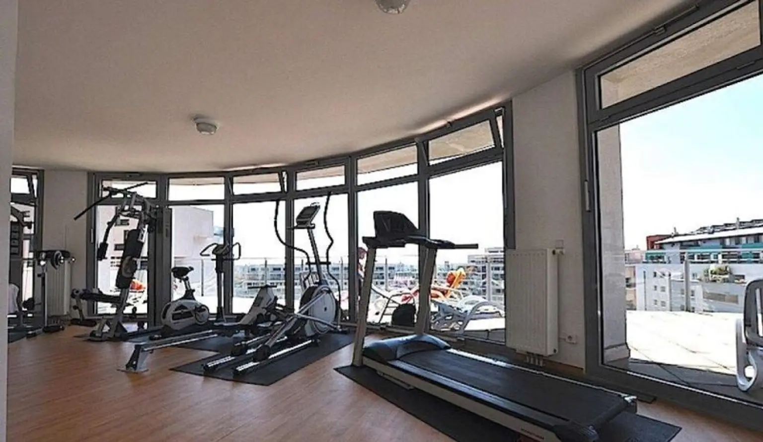 Exklusives Wohnen über den Dächern Wiens – mit Panorama, Pool und Wellnessgenuss