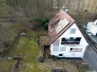 Außenansicht mit Garten