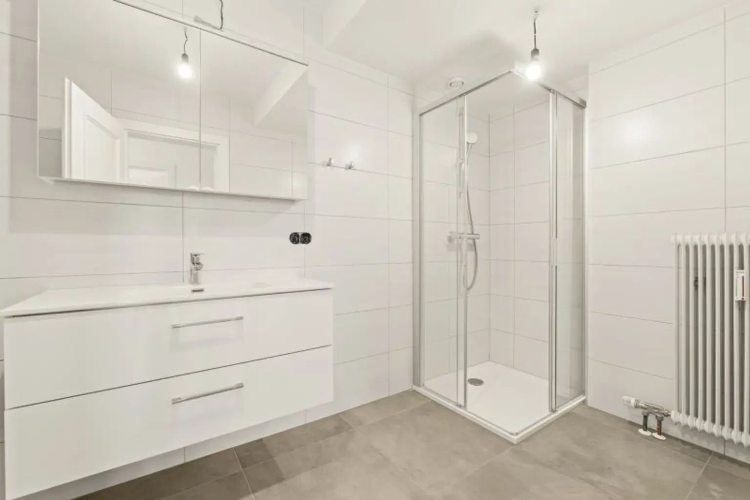 Schöne, sanierte 3 Zimmer Wohnung (Penthouse) 95,00m² mit Westloggia in Waidmannsdorf - Lodengasse