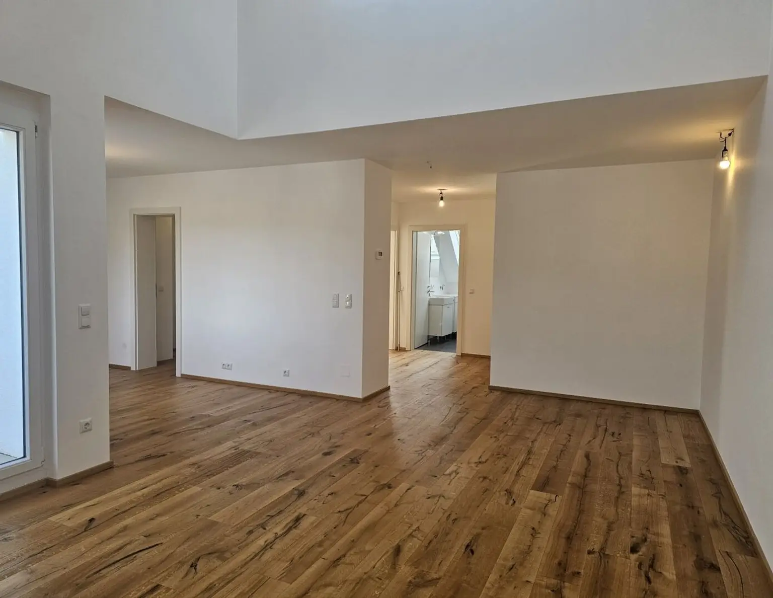 Ruhige Dachgeschoßwohnung mit Dachterrasse am Auberg in Linz / Urfahr