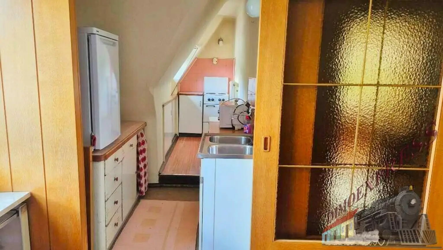 Einfamilienhaus mit Gäste-/Sommerhaus und 2 Garagen - Fernblick