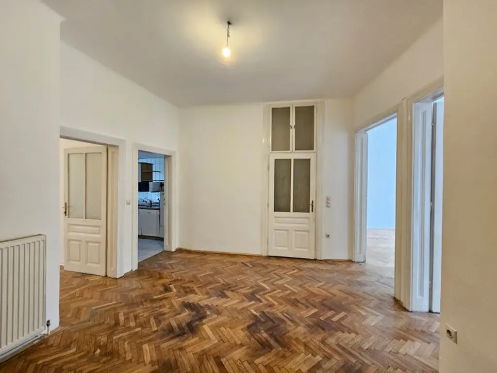 *** VIEL PLATZ & ZENTRAL *** WG TAUGLICH *** WHIRLPOOL WANNE ***