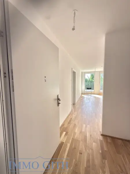 STAMMERSDORFER RUHELAGE: MODERNE 2-ZIMMER-WOHNUNG MIT NEUER KÜCHE, LOGGIA & TERRASSE ZU MIETEN!
