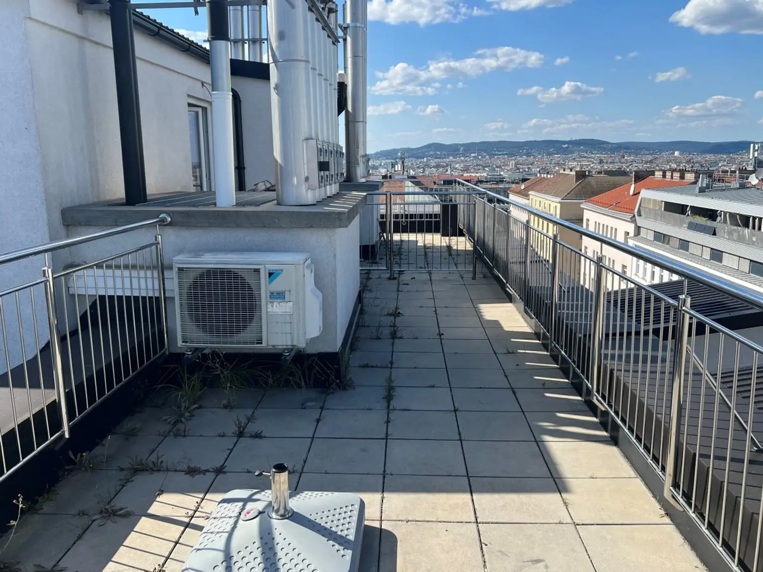 15u | TRAUMHAFTE Dachgeschosswohnung - Top Zustand, Terrasse mit Ausblick | Prima Service Immobilien