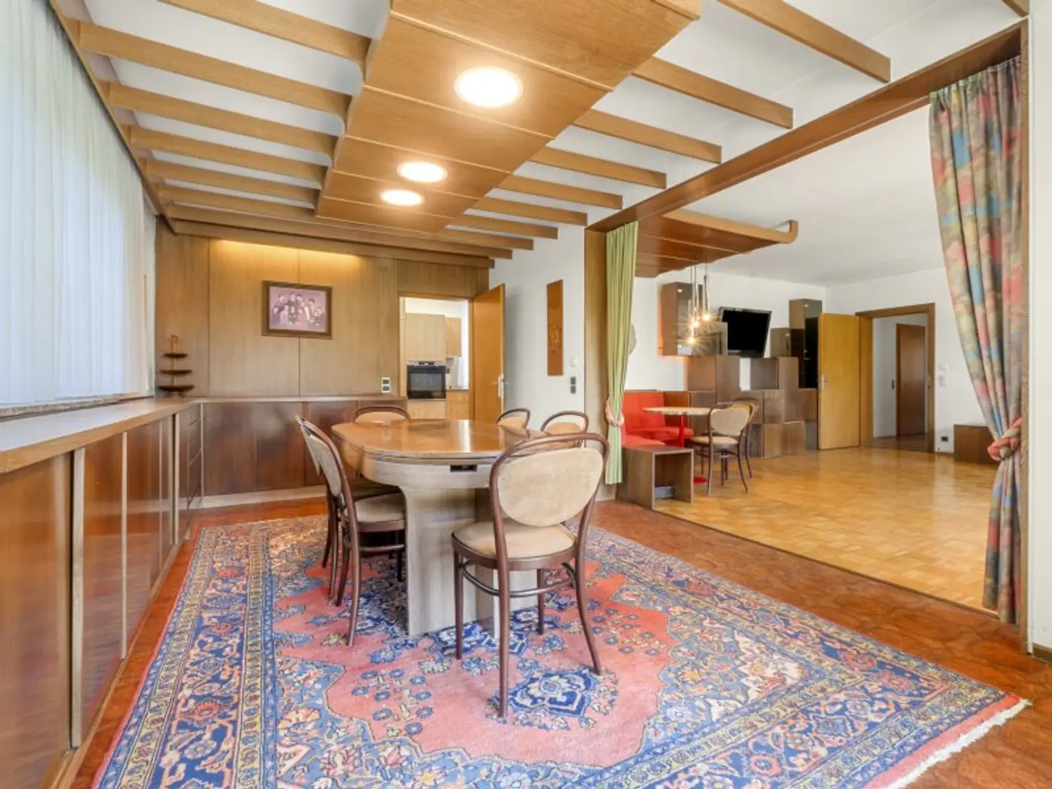 Schöner, gepflegter 270m² Bungalow mit 2 Wohnungen und 1.318m² Grund in Viktring in ruhiger sonniger Aussichtslage!