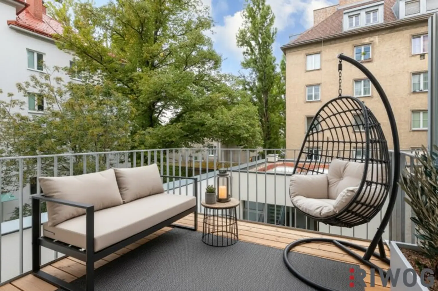 ERSTBEZUG nach Sanierung | Komplett hofseitiges Loft mit Balkon | Raumhöhe bis zu ca. 4,95 m | Büro/Praxis Nutzung und Kurzzeitvermietung möglich