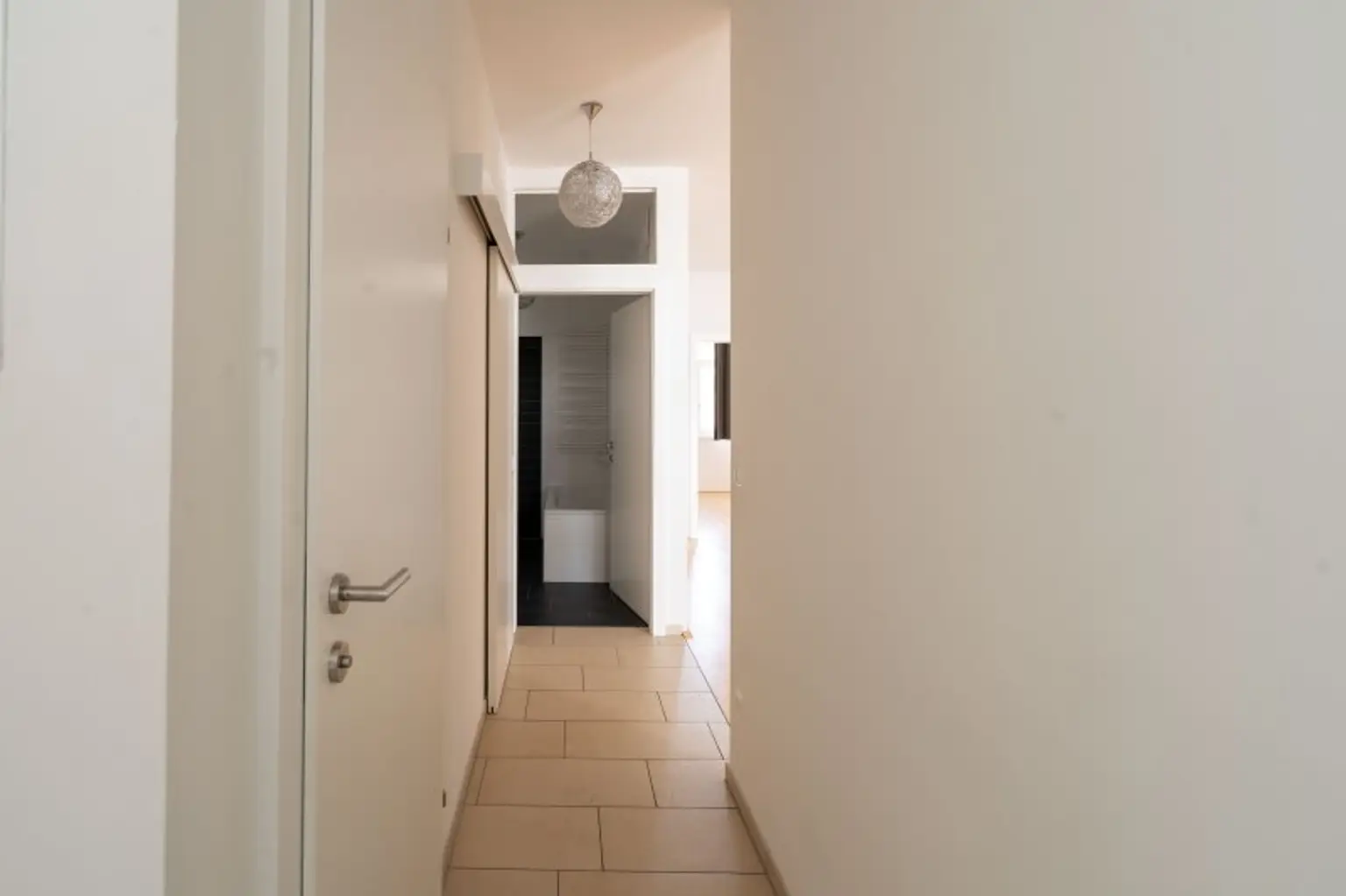 Nähe Landstraße: Moderne 3-Zimmer Wohnung mit Balkon und TG-Parkplatz zu mieten!