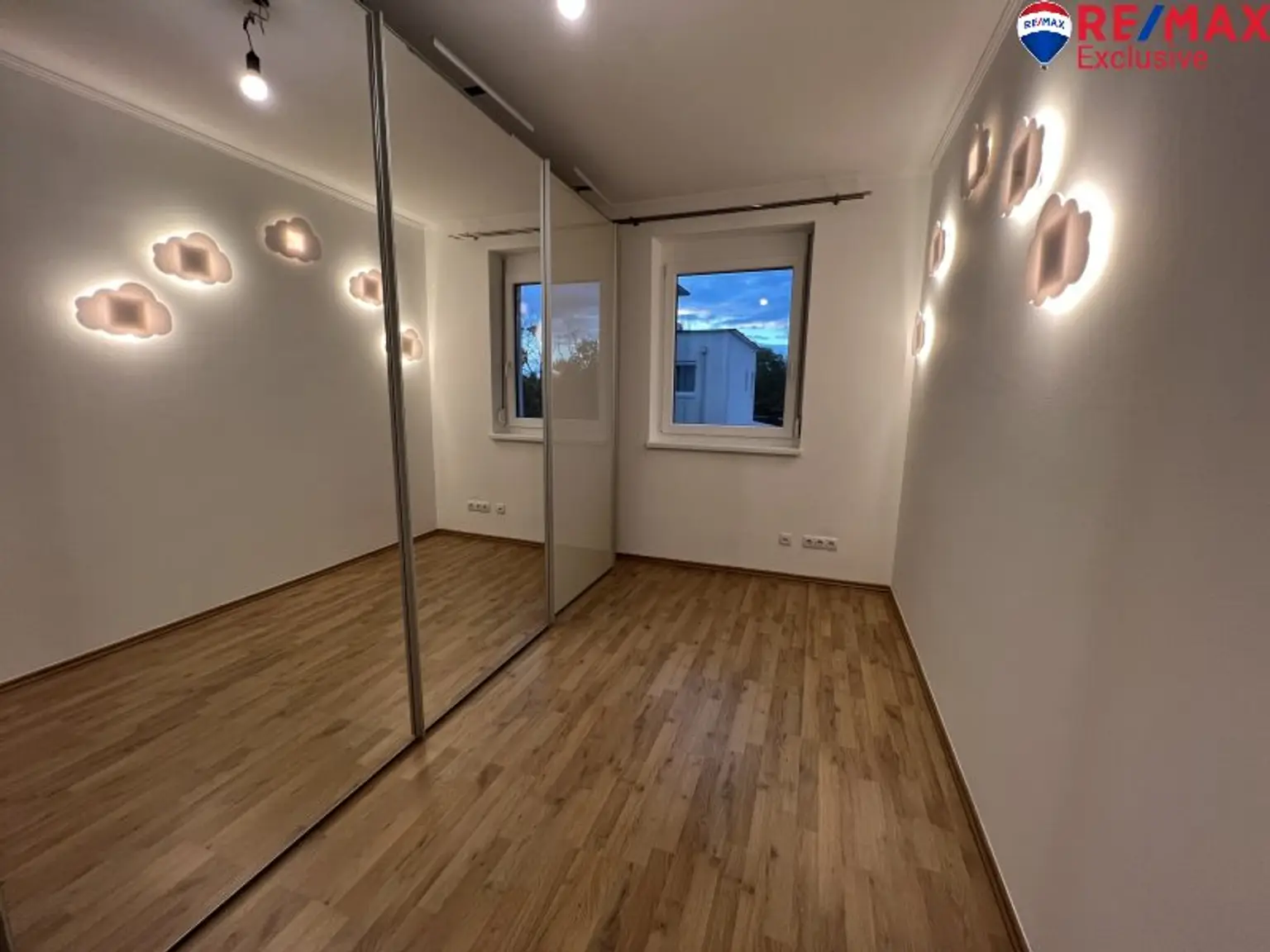 Wohlfühloase im Dachgeschoss: 3-Zimmer-Wohnung mit Balkon in Unterwaltersdorf!