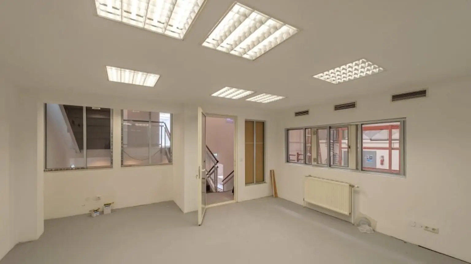 " Lagerhallen " Büroflächen " Freiflächen " UNBEFRISTET "