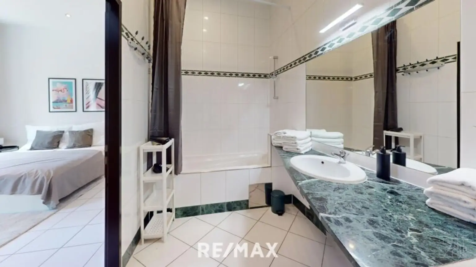 4-Zimmer-Altbau-Wohnung