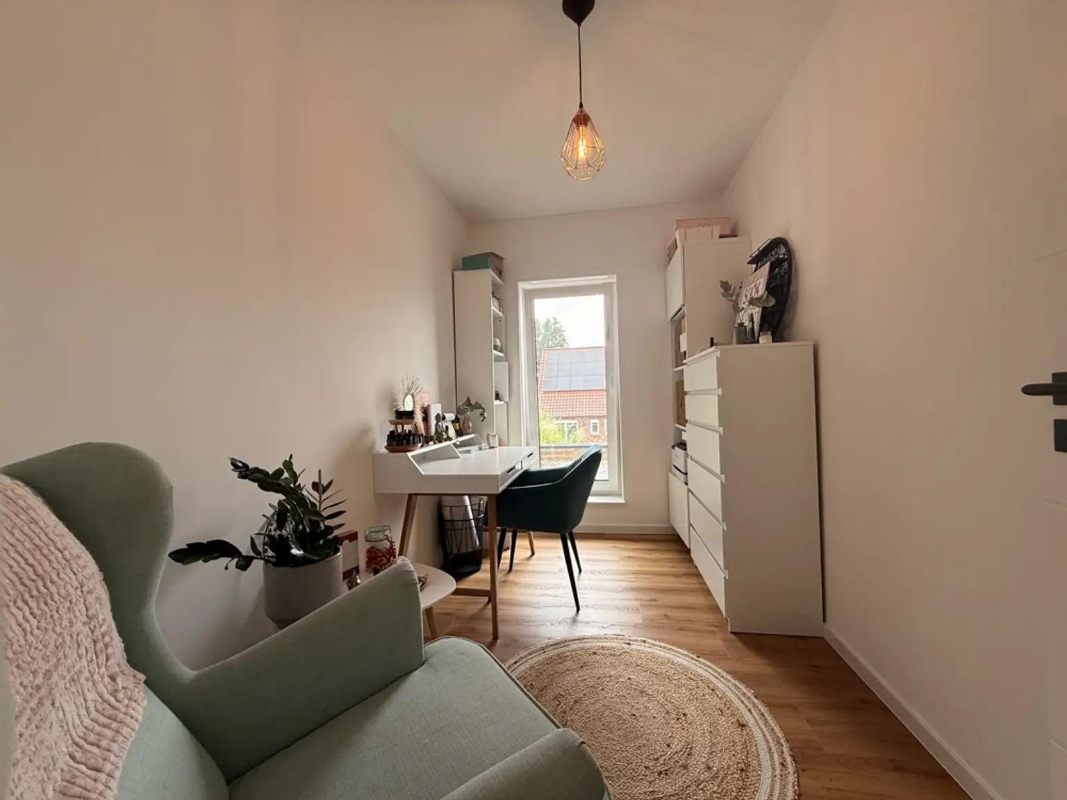 Geschmack kann man doch kaufen! Neuwertige Stadtvilla mit vielen Extras!
