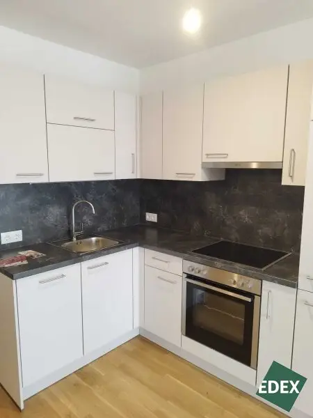 Moderne 2-Zimmer-Wohnung mit Balkon nahe U1 Rennbahnweg ab November