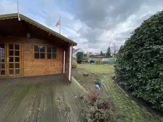 Gartenhaus mit Gemüsegarten