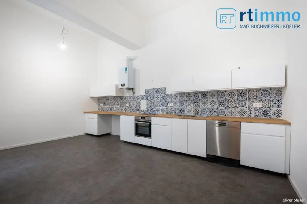 REPRÄSENTATIVE KLASSISCHE BEL ETAGE WOHNUNG IM BOTSCHAFTSVIERTEL