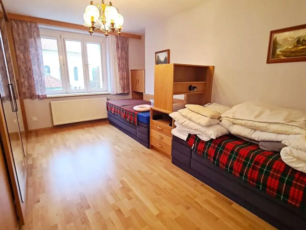 FAMILIENHIT, ENKPLATZ, gepflegte 113 m2 Neubau mit Loggia, 4 Zimmer, Küche, 2 Bäder, teilmöbliert, 3. Liftstock, U3-Nähe