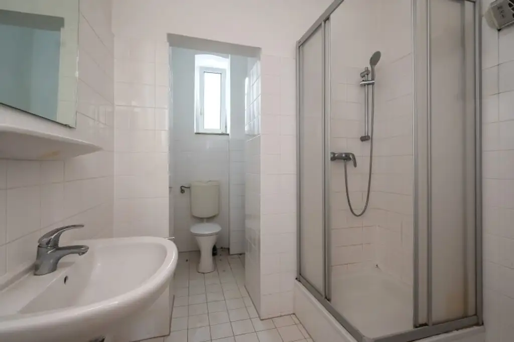 ++Fasangarten++ Altbau mit Potenzial – 2 Zimmer zum Sanieren