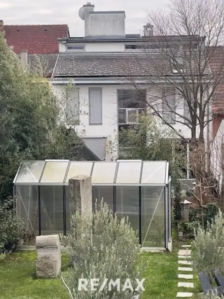 Glashaus und Nachbarhaus (auch zu verkaufen)