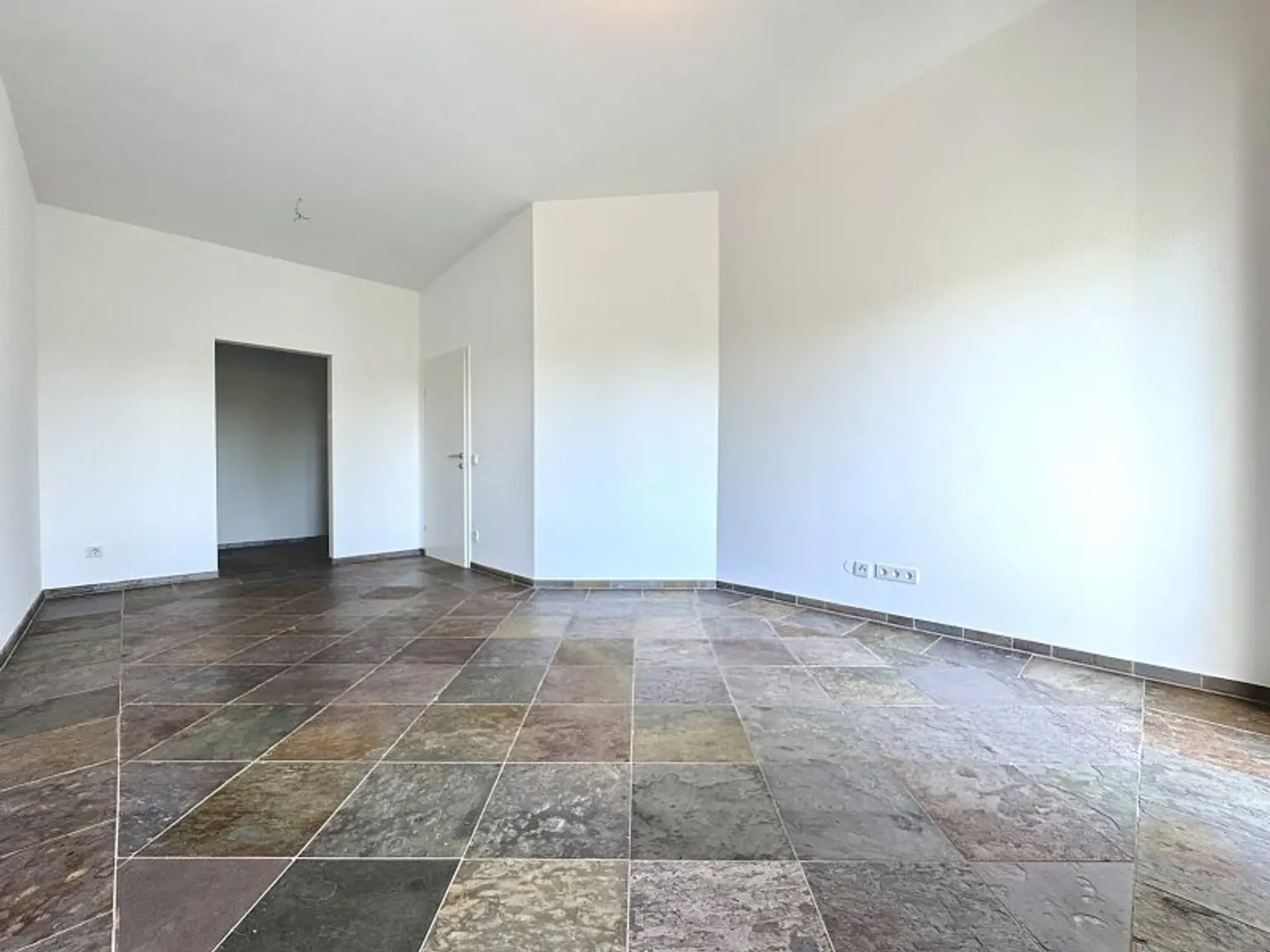 Grüne Ruheoase mit toller Infrastruktur I großzügiger Garten + Balkon I geräumige Zimmer I 2 Bäder I Alarmanlage I