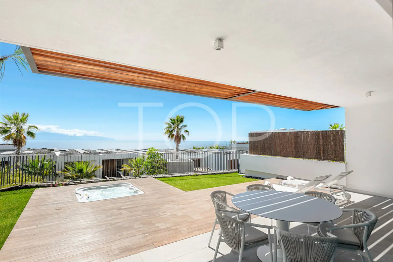Amplio apartamento de lujo con jardín y vistas al mar en Abama Golf Resort