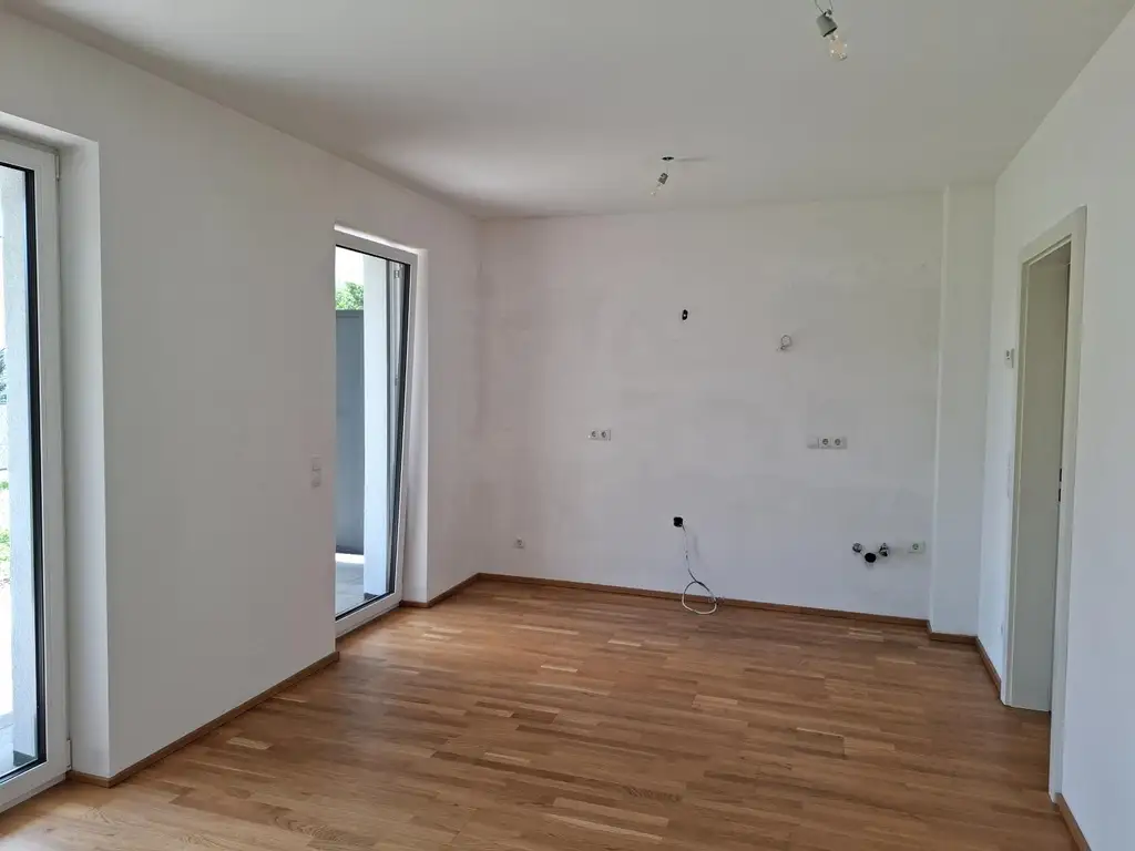 2-Zimmer-Wohnung mit Terrasse/Eigengarten und Tiefgaragenparkplatz