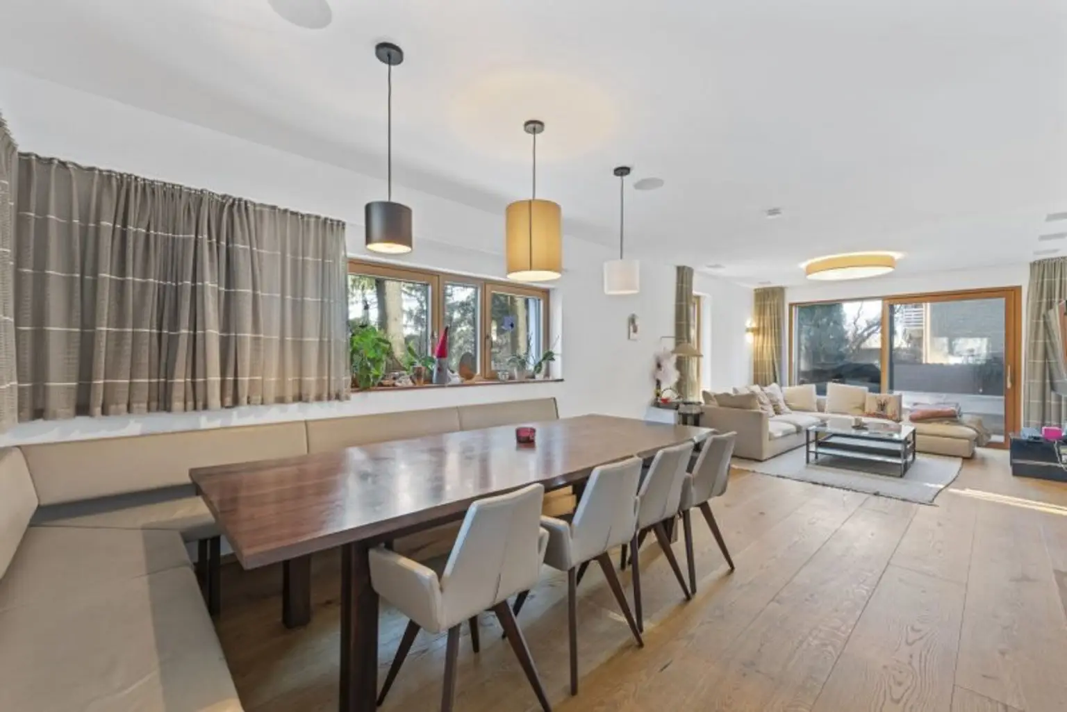 Großzügige High-End-Familienvilla der Extraklasse.