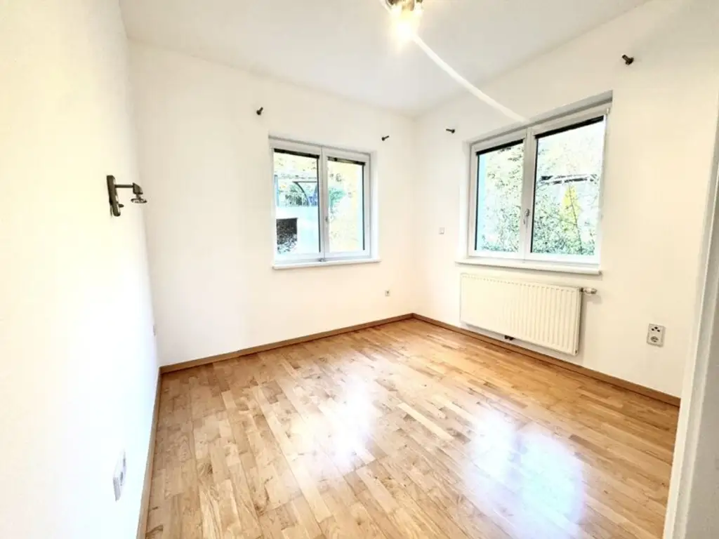 Beletage in Waldrandlage, große Terrasse, Gartennutzung, Carport, energieeffizient, Grünblick