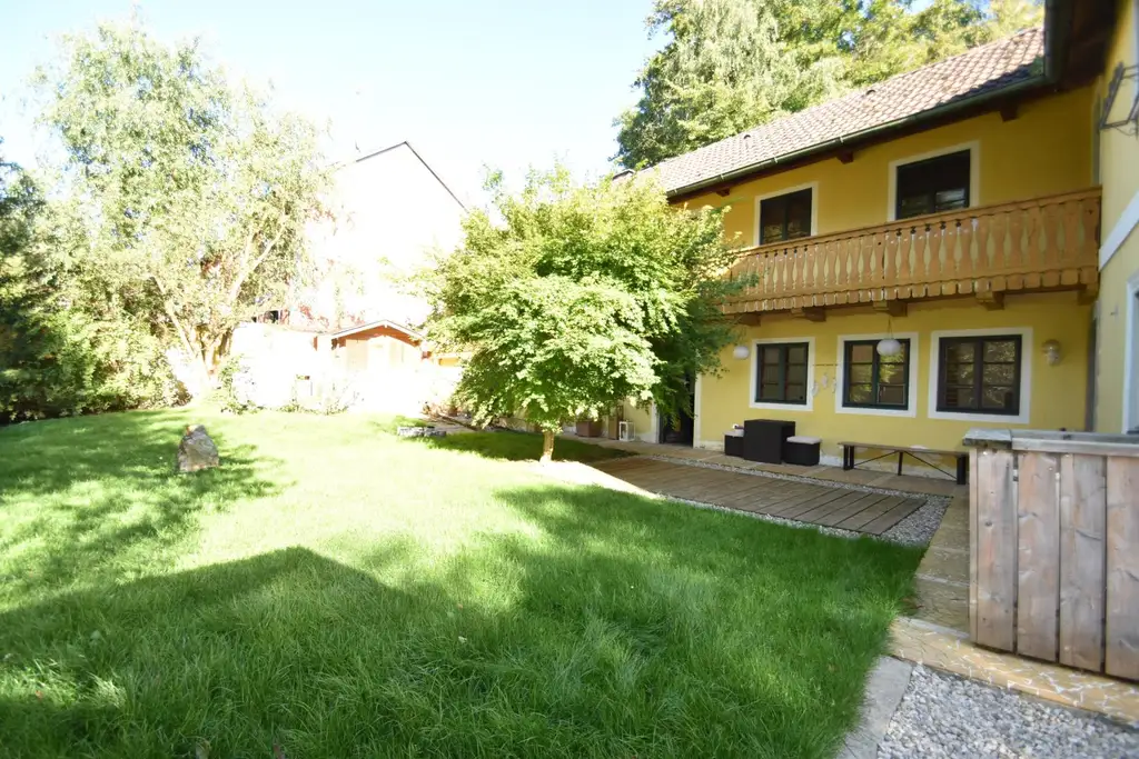 Einfamilienhaus mit großem Garten