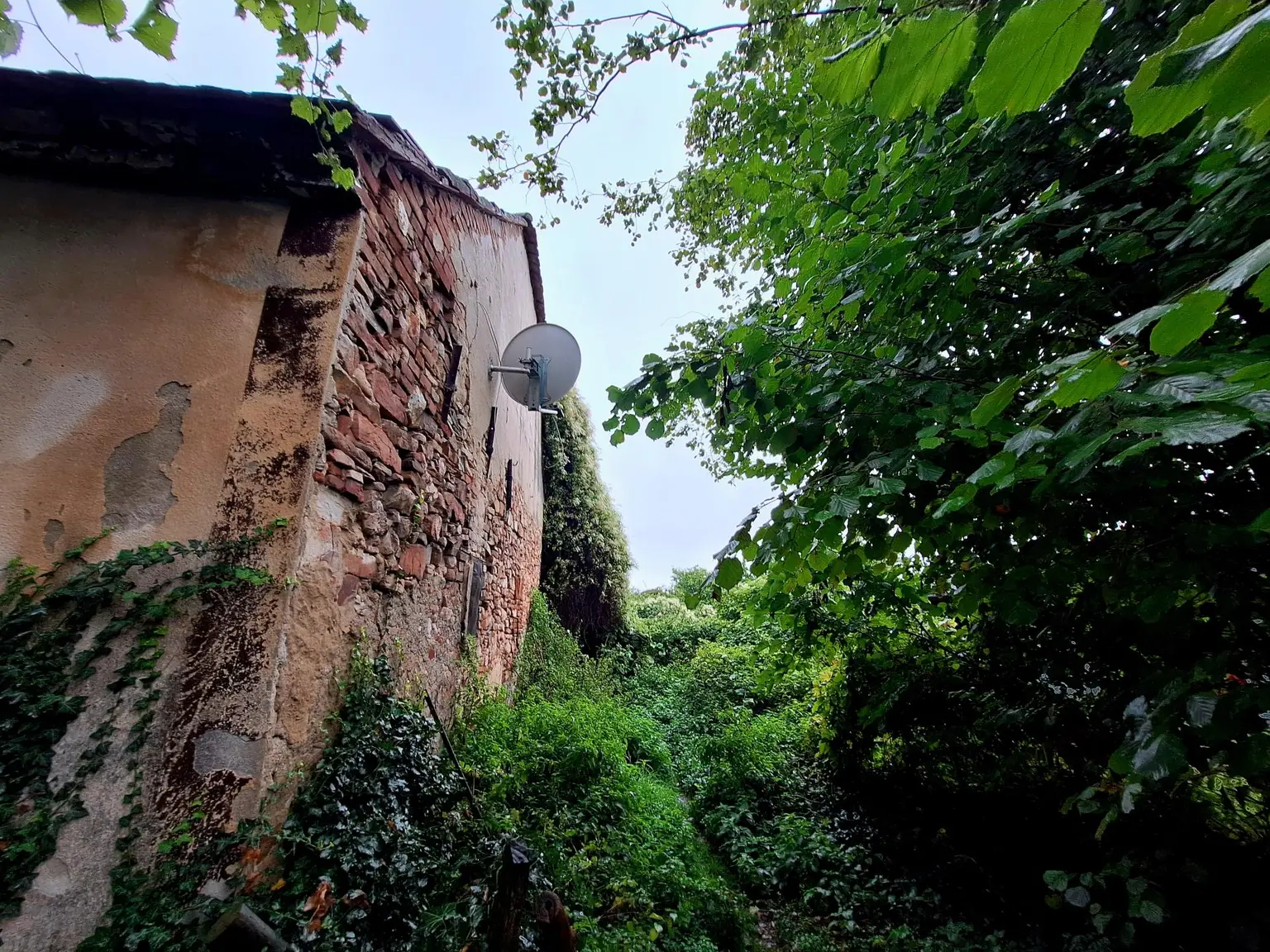Ehemaliges Bauernhaus auf Bauland Agrargebiet