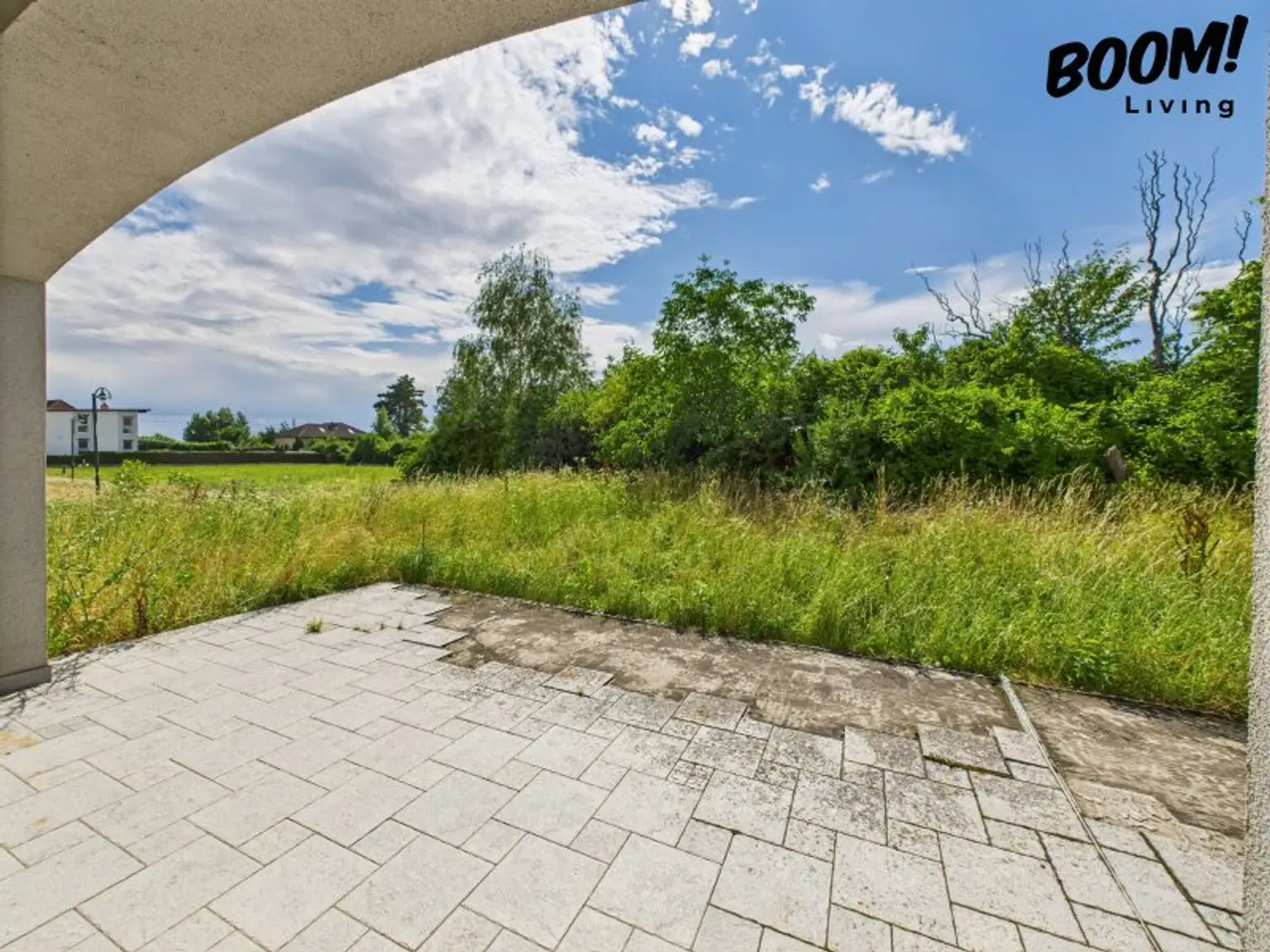 Exklusives Einfamilienhaus mit 8 Zimmern, sonniger Terrasse und weitläufigem Grundstück