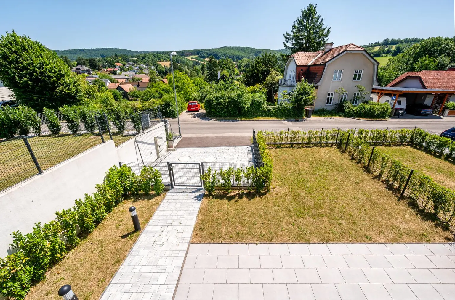 Erstbezug: Doppel-Haushälfte mit Fernblick und Wohlfühlambiente