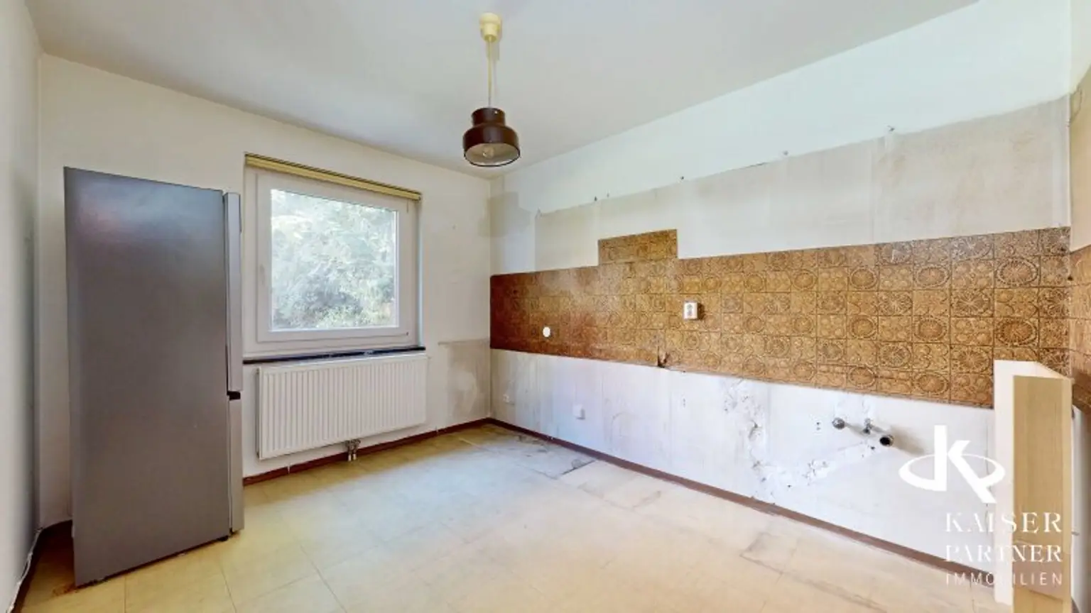 Geräumige 4-Zimmer-Wohnung mit Loggia mit viel Potential, Nähe Kennedybrücke!