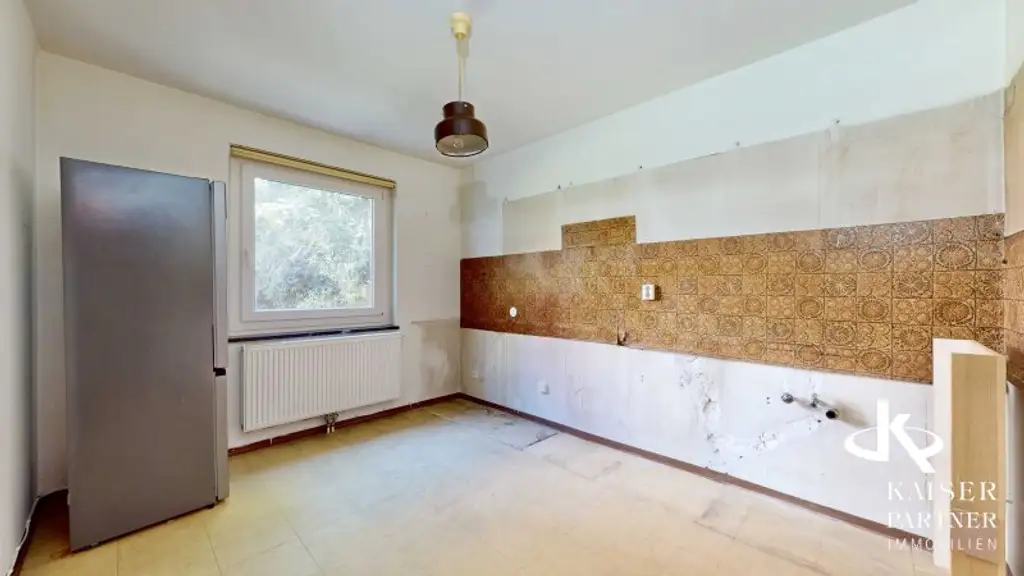 Geräumige 4-Zimmer-Wohnung mit Loggia mit viel Potential, Nähe Kennedybrücke!