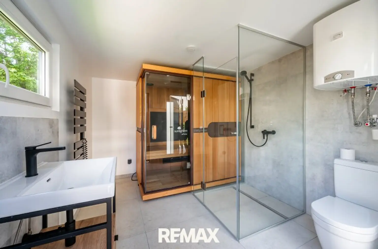 Poolhaus mit Sauna WC und Dusche