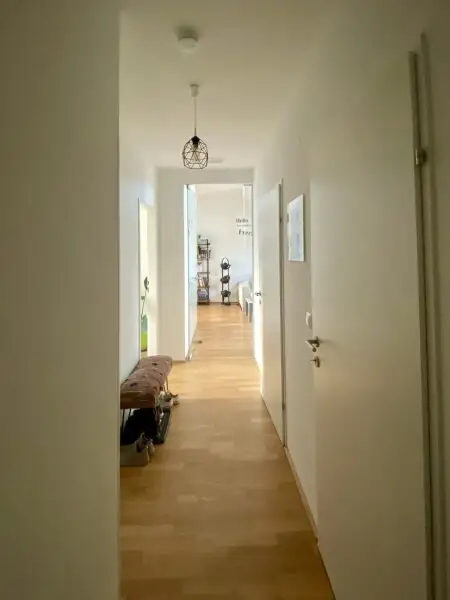 VOLL MÖBLIERTES traumhaft ruhiges Dachgeschoss-Appartement mit Terrasse und perfektem Öffi-Anschluß
