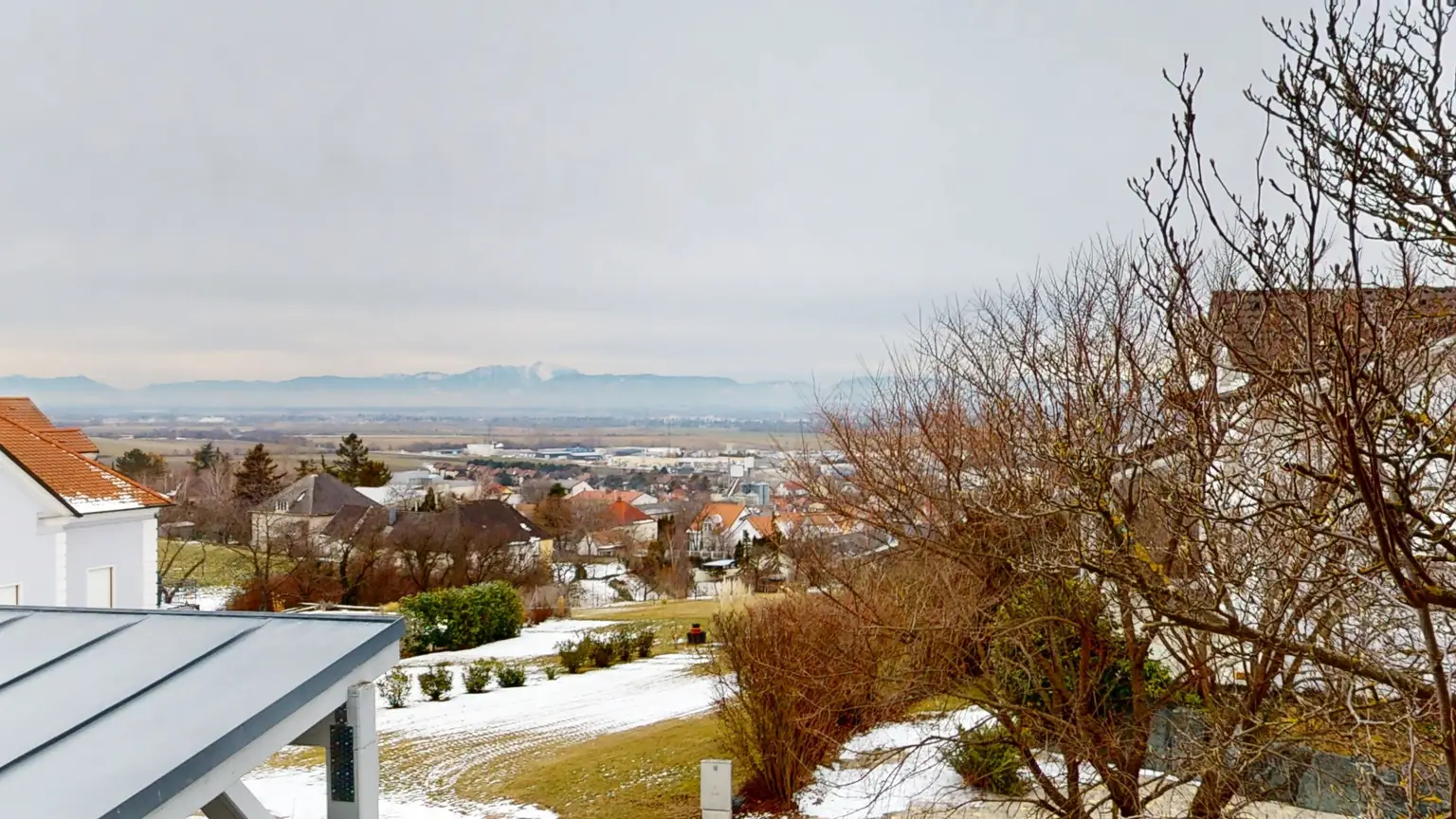 Einfamilienhaus in erhöhter Lage mit Garten und Weitblick