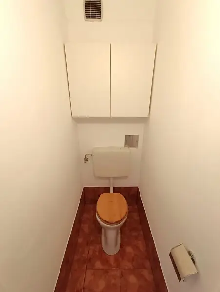 Sanierungsbedürftige 2-Zimmer Wohnung mit Loggia und idealer Verkehrsanbindung - Nähe U6 Dresdner Straße!