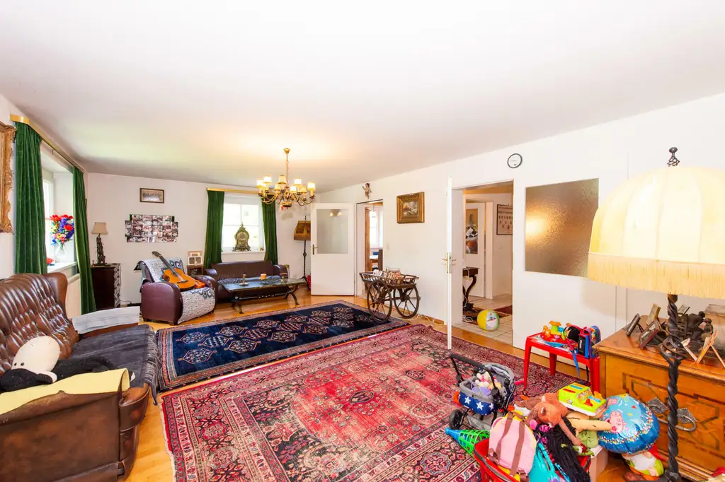 Exklusive Villa in bester Lage von Graz - privat, naturnah, perfekte Balance aus Komfort und Lebensqualität.