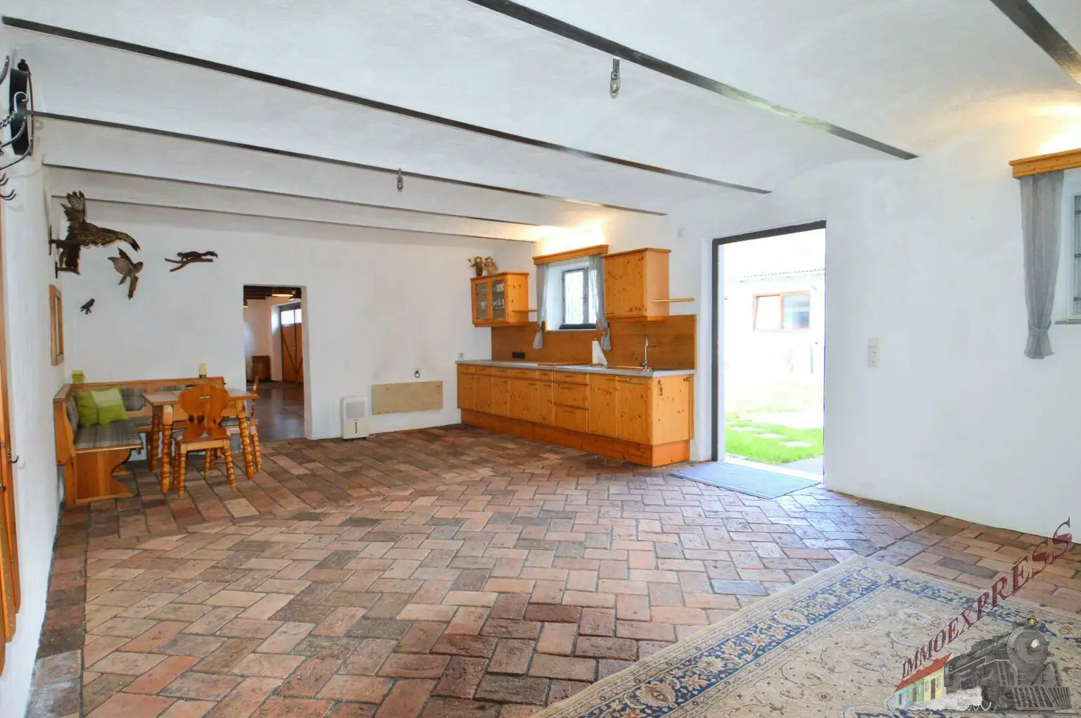 Entkerntes Einfamilienhaus mit großem Innenhof und hochwertig saniertem Stadl - zentrale Ruhelage