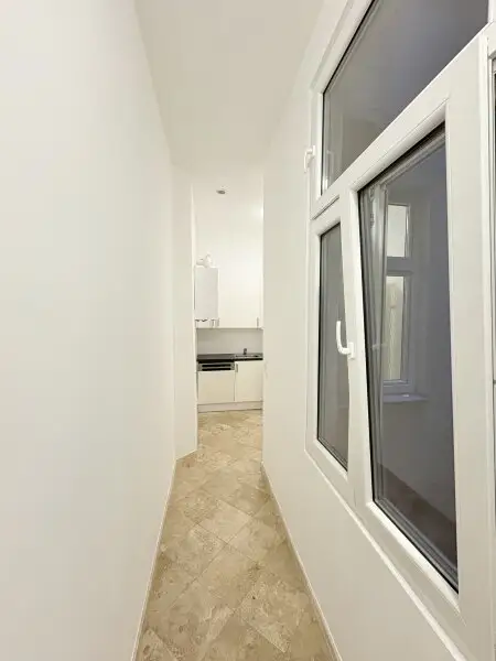 Großzügiges 3-Zimmer Altbaujuwel mit Nähe zur U4 Friedensbrücke! Zwei Badezimmer!