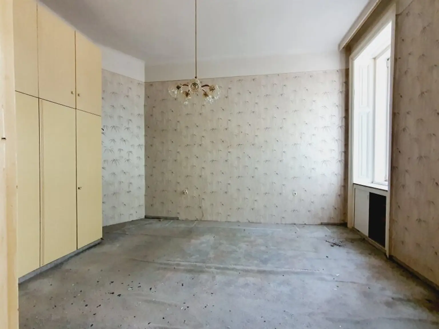 Unsanierte Wohnung in einem wunderschön sanierten Stilaltbau - Gaußplatz/Augarten