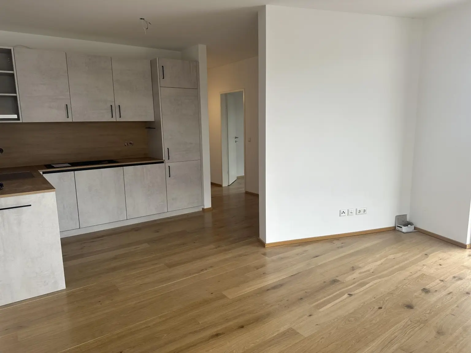 Moderne Dachgeschoßwohnung mit Terrasse und Bergblick