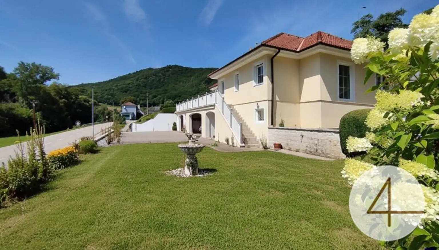 Charmantes Zuhause mit großzügiger Terrasse und zwei Garagen