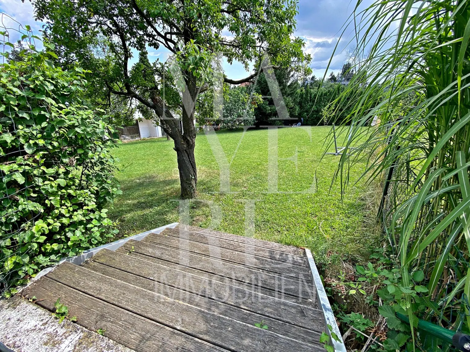 SCHÖNES EINFAMILIENHAUS MIT POOL, TOLLER BLICK, GARAGE & GARTEN