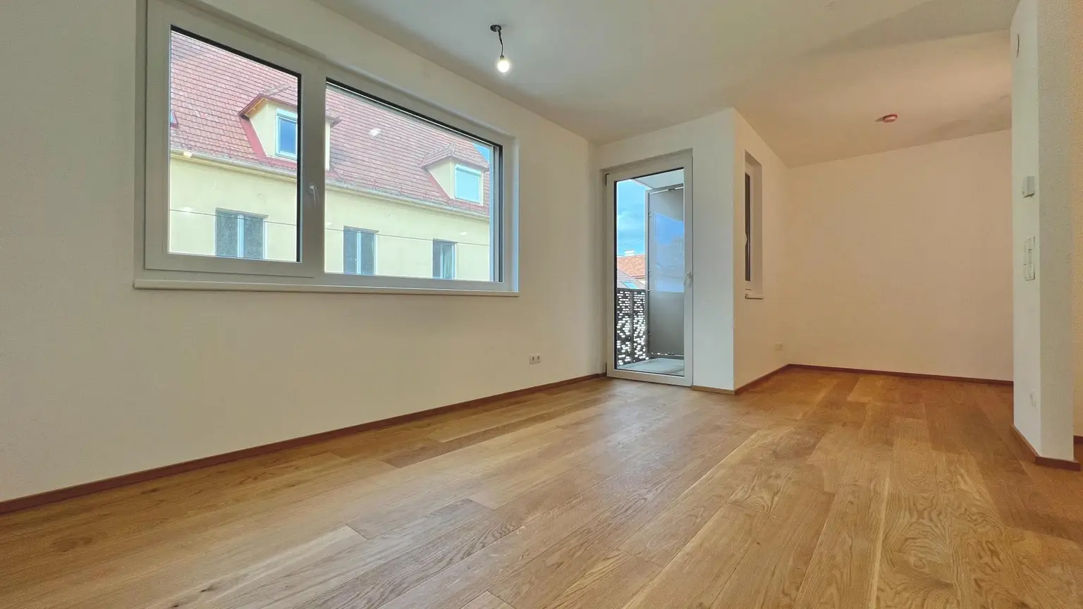 Erstbezug – kompakte 2-Zimmer-Wohnung mit Loggia, Luft-Wärmepumpe & PV-Anlage