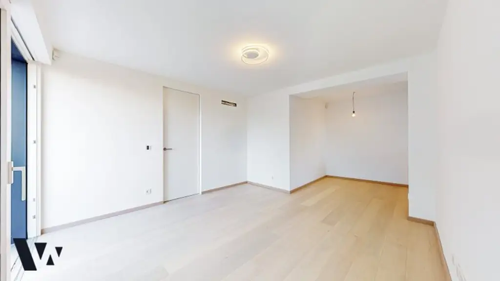EINZIGARTIGE VILLA MIT INFINITY-POOL & BLICK ÜBER DIE DONAU