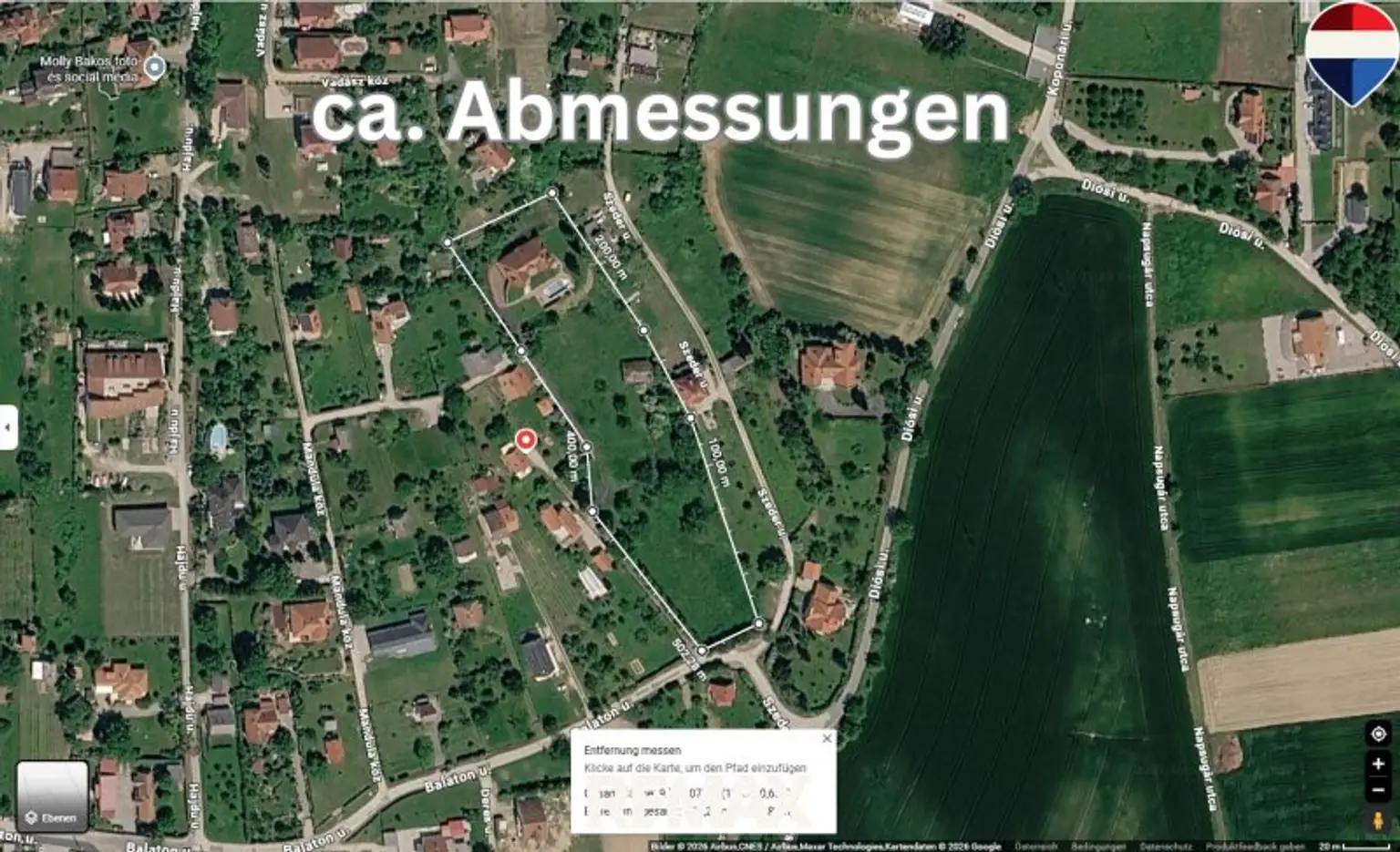 Auf Google Maps die Abmessungen ca.