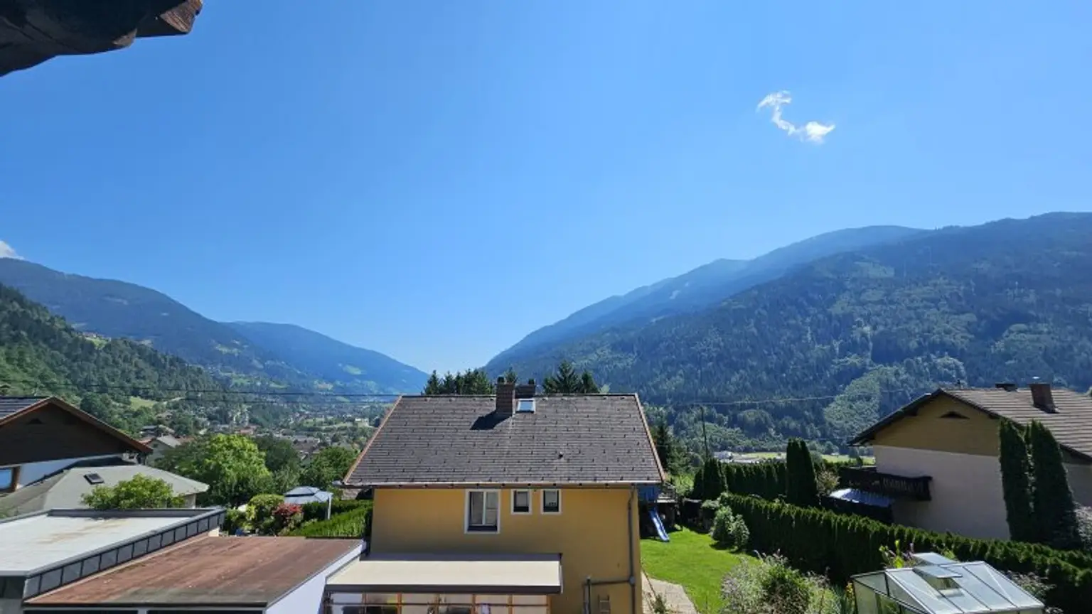 Charmantes Sanierungsobjekt in Radenthein: 5 Zimmer, Balkon und viel Potenzial!