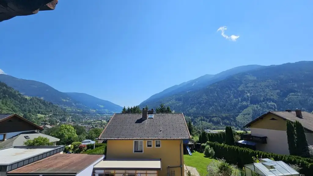 Charmantes Sanierungsobjekt in Radenthein: 5 Zimmer, Balkon und viel Potenzial!